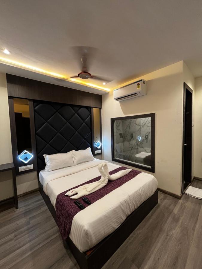 Hotel Classio Andheri - Near Dn Nagar Metro Station Мумбаи Экстерьер фото