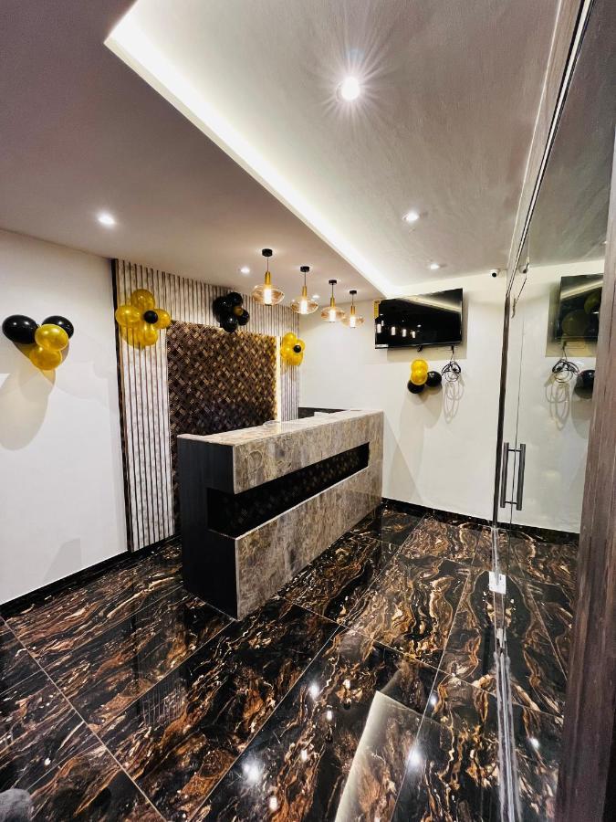 Hotel Classio Andheri - Near Dn Nagar Metro Station Мумбаи Экстерьер фото