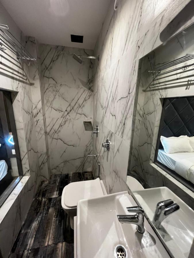 Hotel Classio Andheri - Near Dn Nagar Metro Station Мумбаи Экстерьер фото