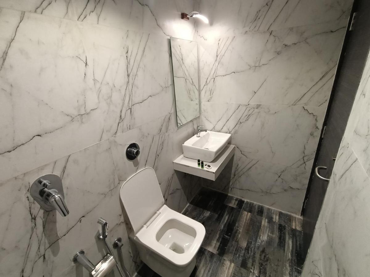 Hotel Classio Andheri - Near Dn Nagar Metro Station Мумбаи Экстерьер фото
