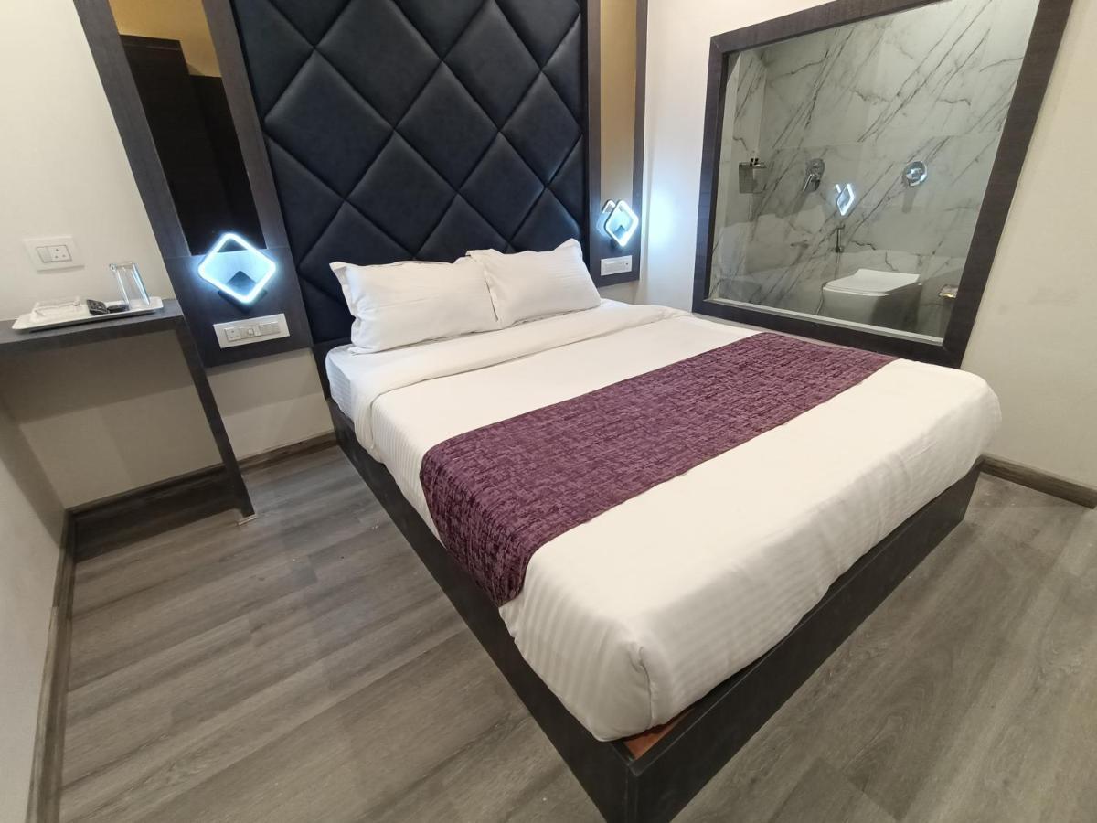 Hotel Classio Andheri - Near Dn Nagar Metro Station Мумбаи Экстерьер фото