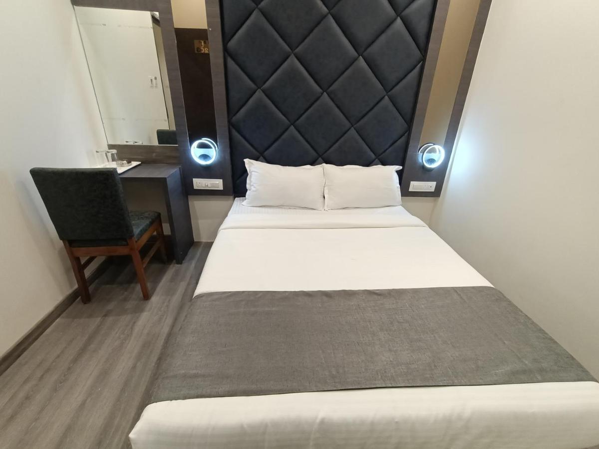 Hotel Classio Andheri - Near Dn Nagar Metro Station Мумбаи Экстерьер фото