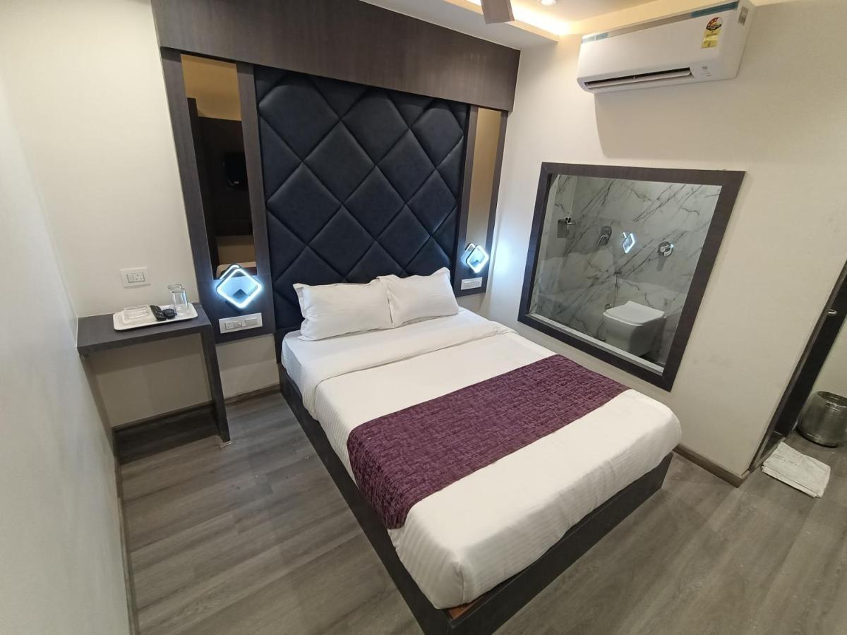 Hotel Classio Andheri - Near Dn Nagar Metro Station Мумбаи Экстерьер фото