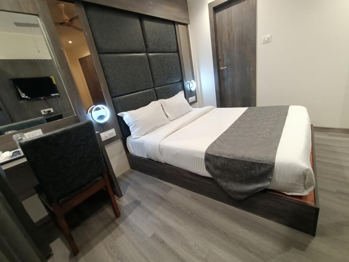 Hotel Classio Andheri - Near Dn Nagar Metro Station Мумбаи Экстерьер фото