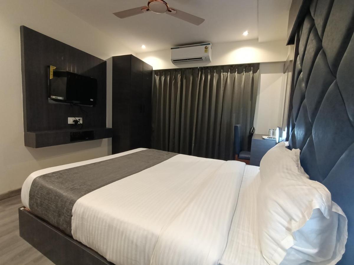 Hotel Classio Andheri - Near Dn Nagar Metro Station Мумбаи Экстерьер фото