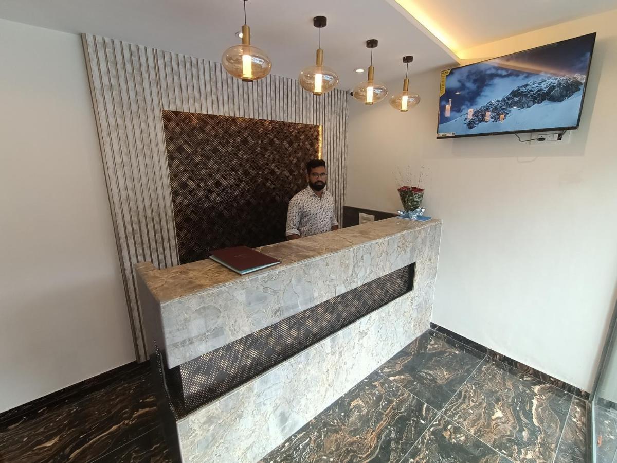 Hotel Classio Andheri - Near Dn Nagar Metro Station Мумбаи Экстерьер фото