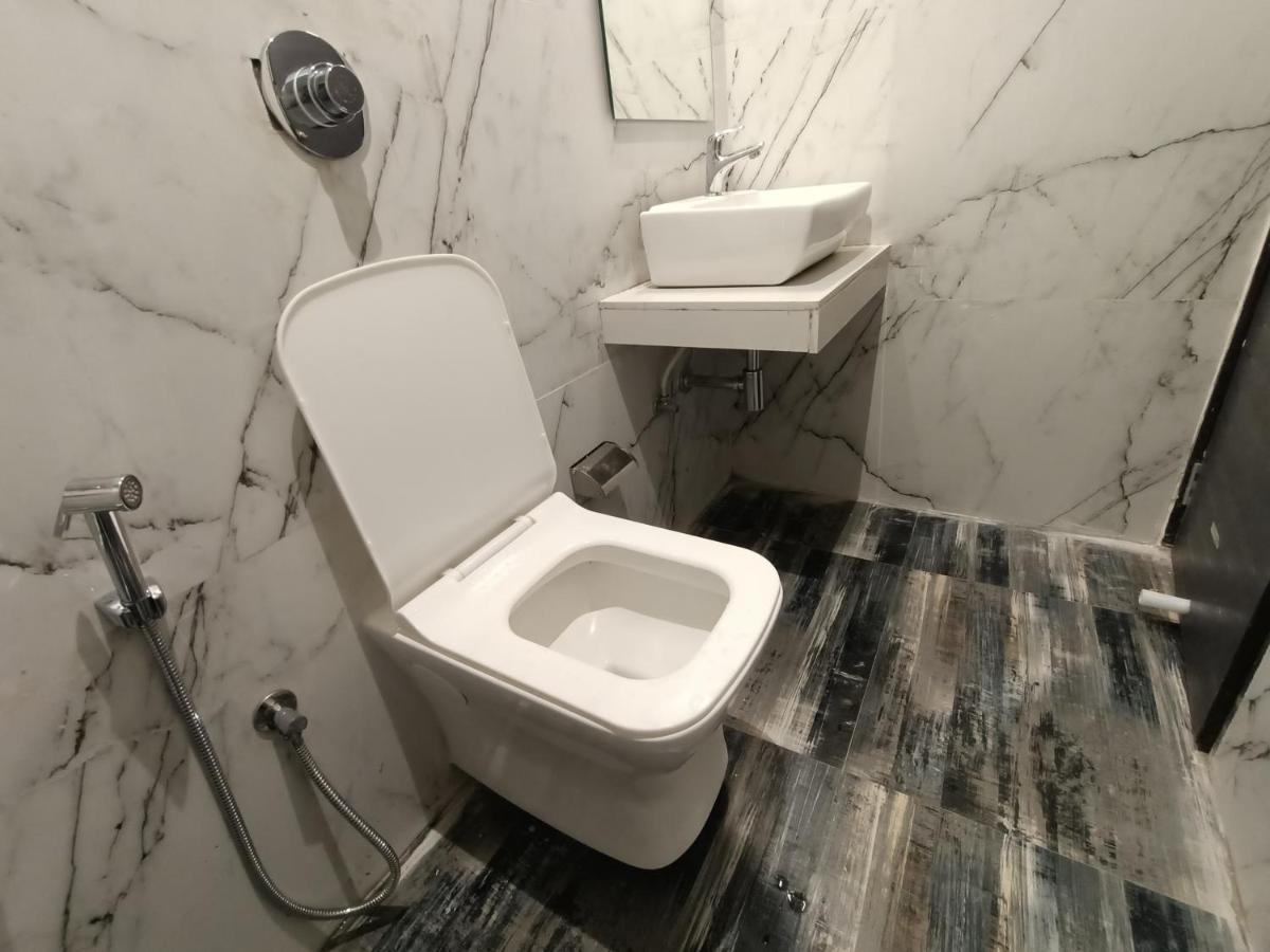 Hotel Classio Andheri - Near Dn Nagar Metro Station Мумбаи Экстерьер фото