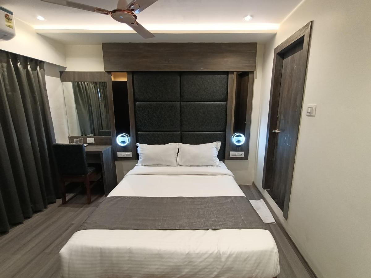 Hotel Classio Andheri - Near Dn Nagar Metro Station Мумбаи Экстерьер фото