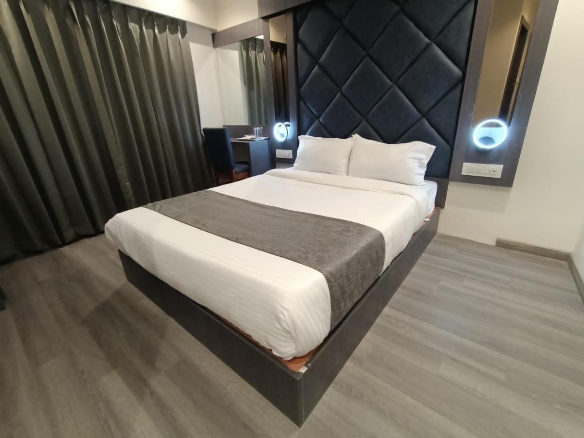 Hotel Classio Andheri - Near Dn Nagar Metro Station Мумбаи Экстерьер фото