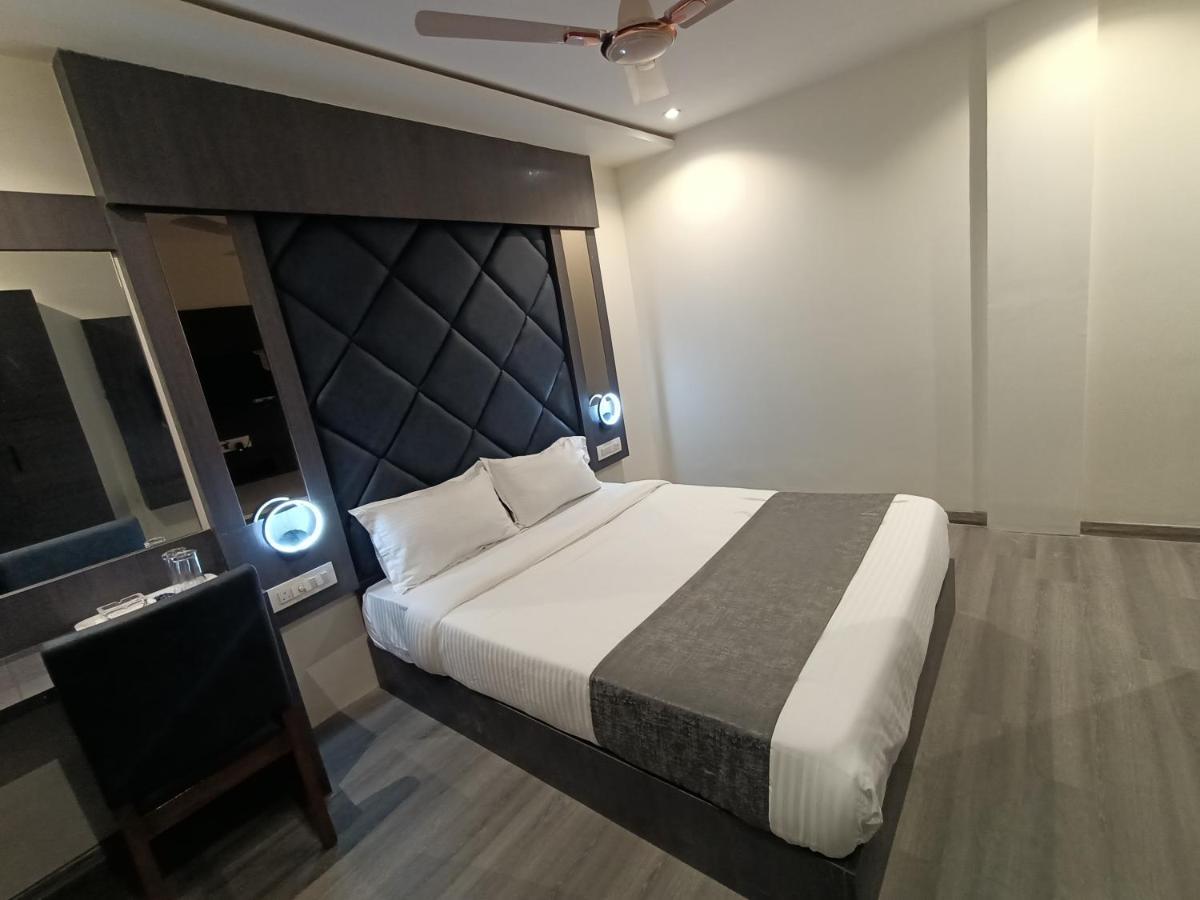 Hotel Classio Andheri - Near Dn Nagar Metro Station Мумбаи Экстерьер фото