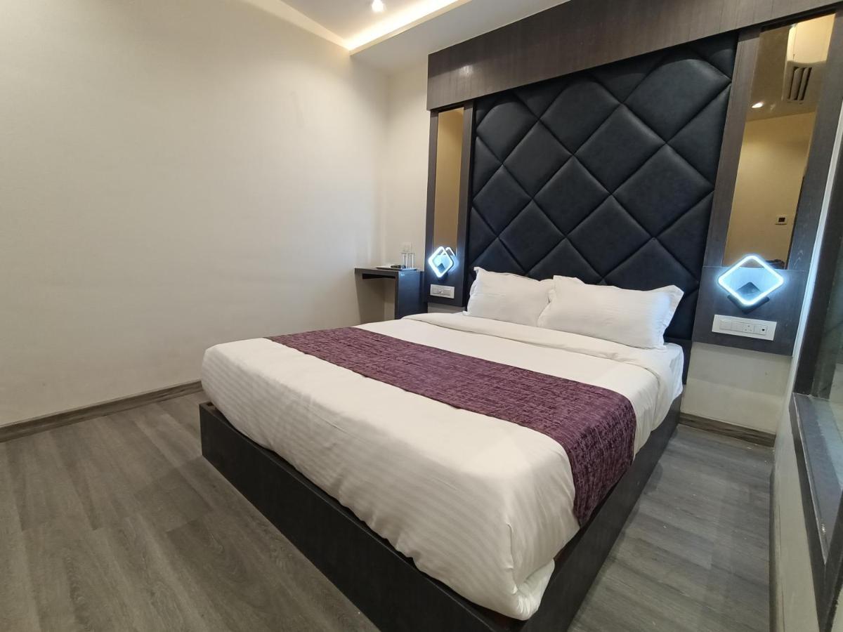 Hotel Classio Andheri - Near Dn Nagar Metro Station Мумбаи Экстерьер фото